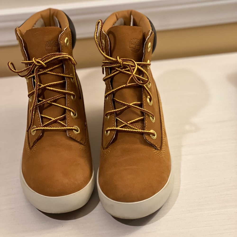 Timberland Tan and Brown Lace Up Boots - Picture 6 of 8